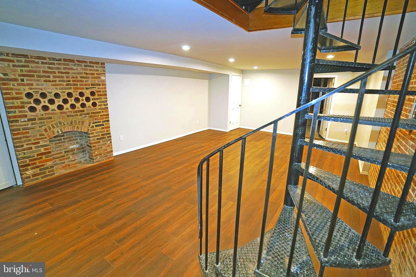 1519 W Lombard St Property Photo 24