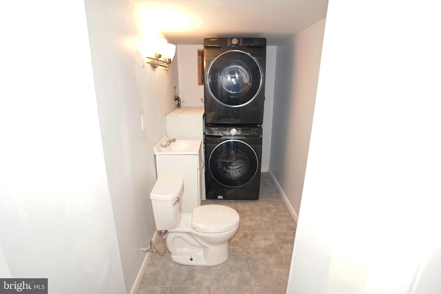 1519 W Lombard St Property Photo 27