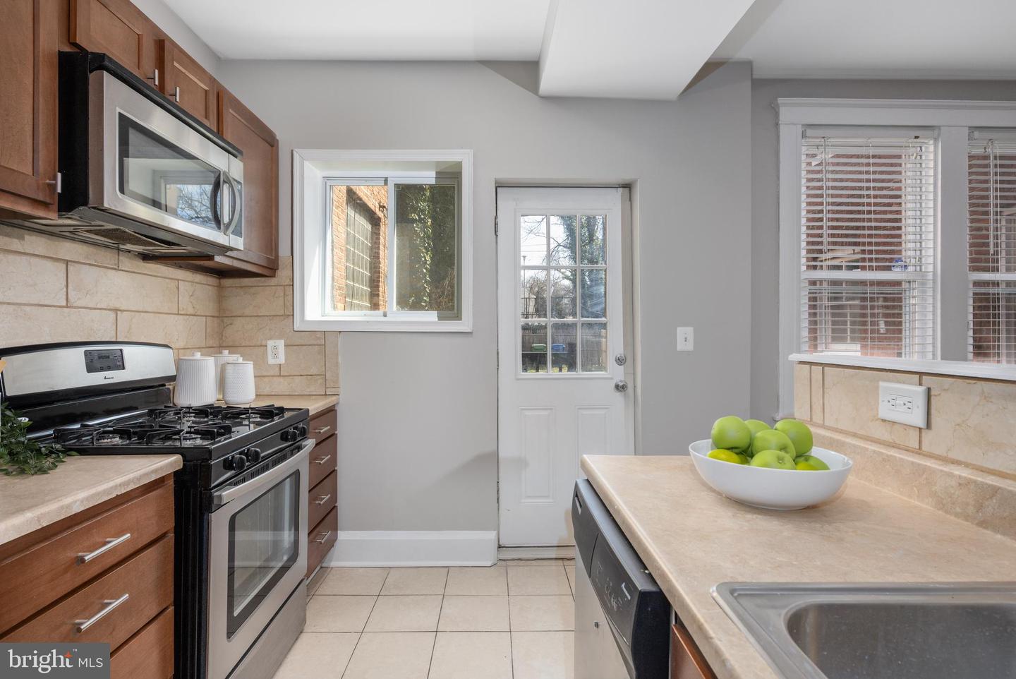 3933 Greenmount Ave Property Photo 14