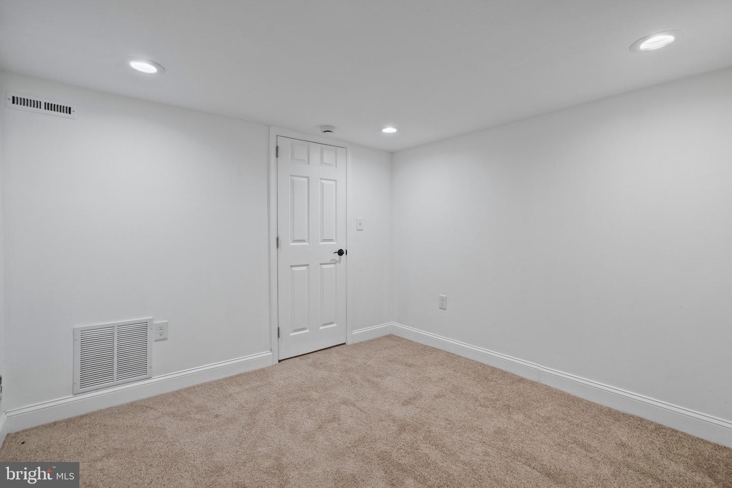 433 N Robinson St Property Photo 24