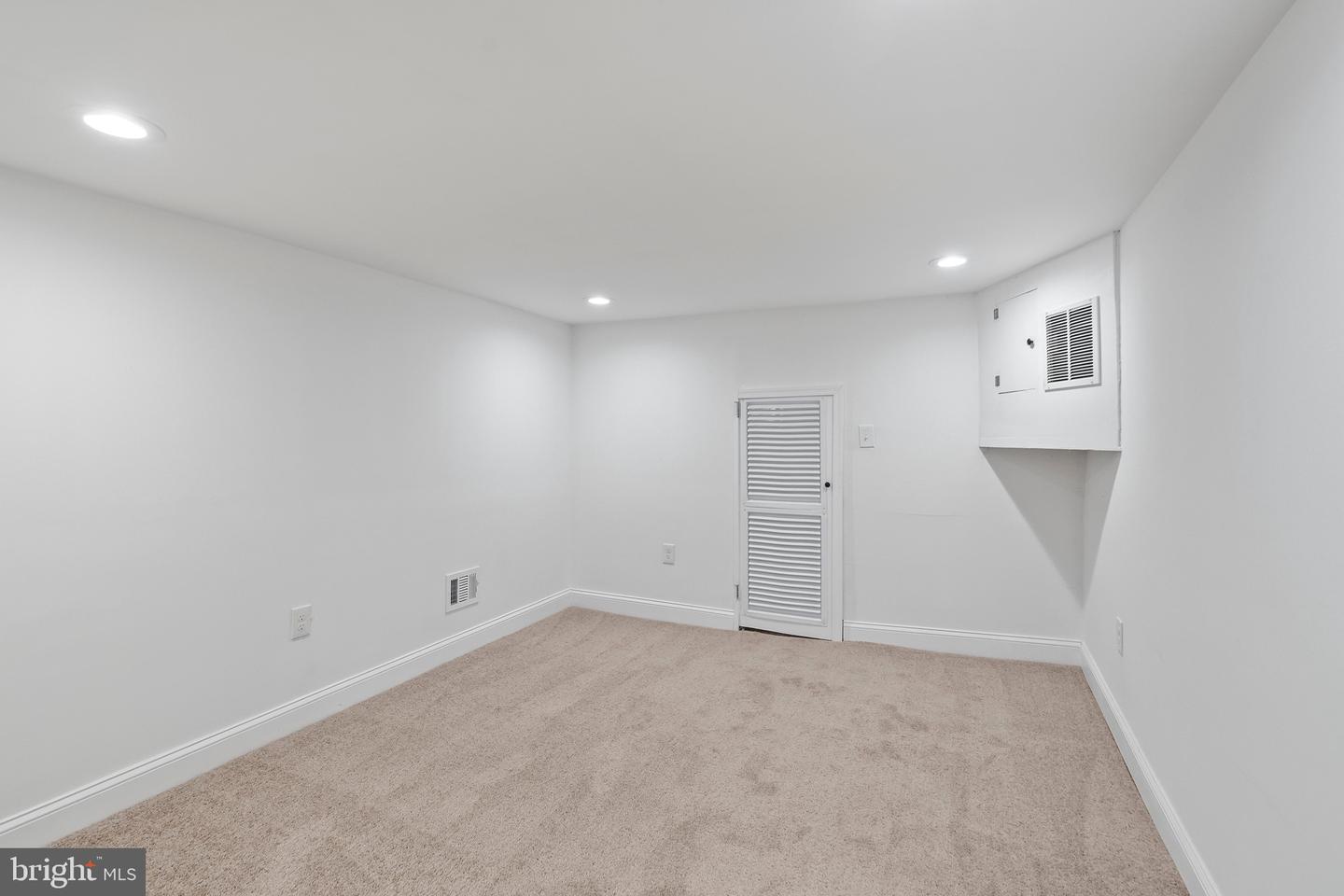 433 N Robinson St Property Photo 25
