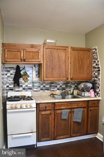 3711 W Franklin St Property Photo 6