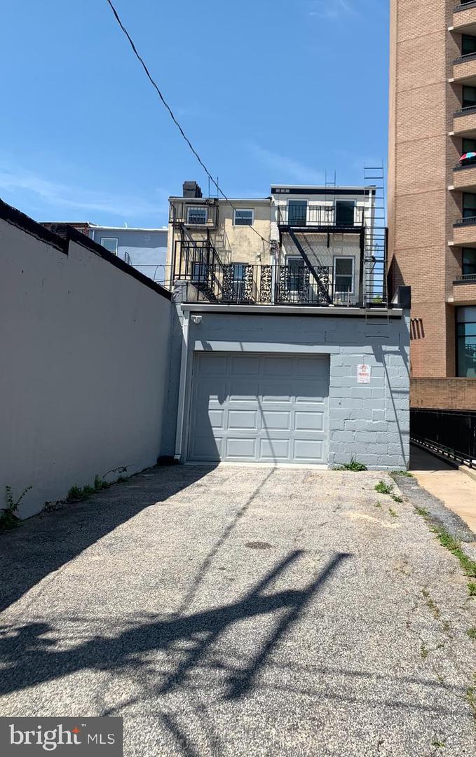 1025 Cathedral St Property Photo 15
