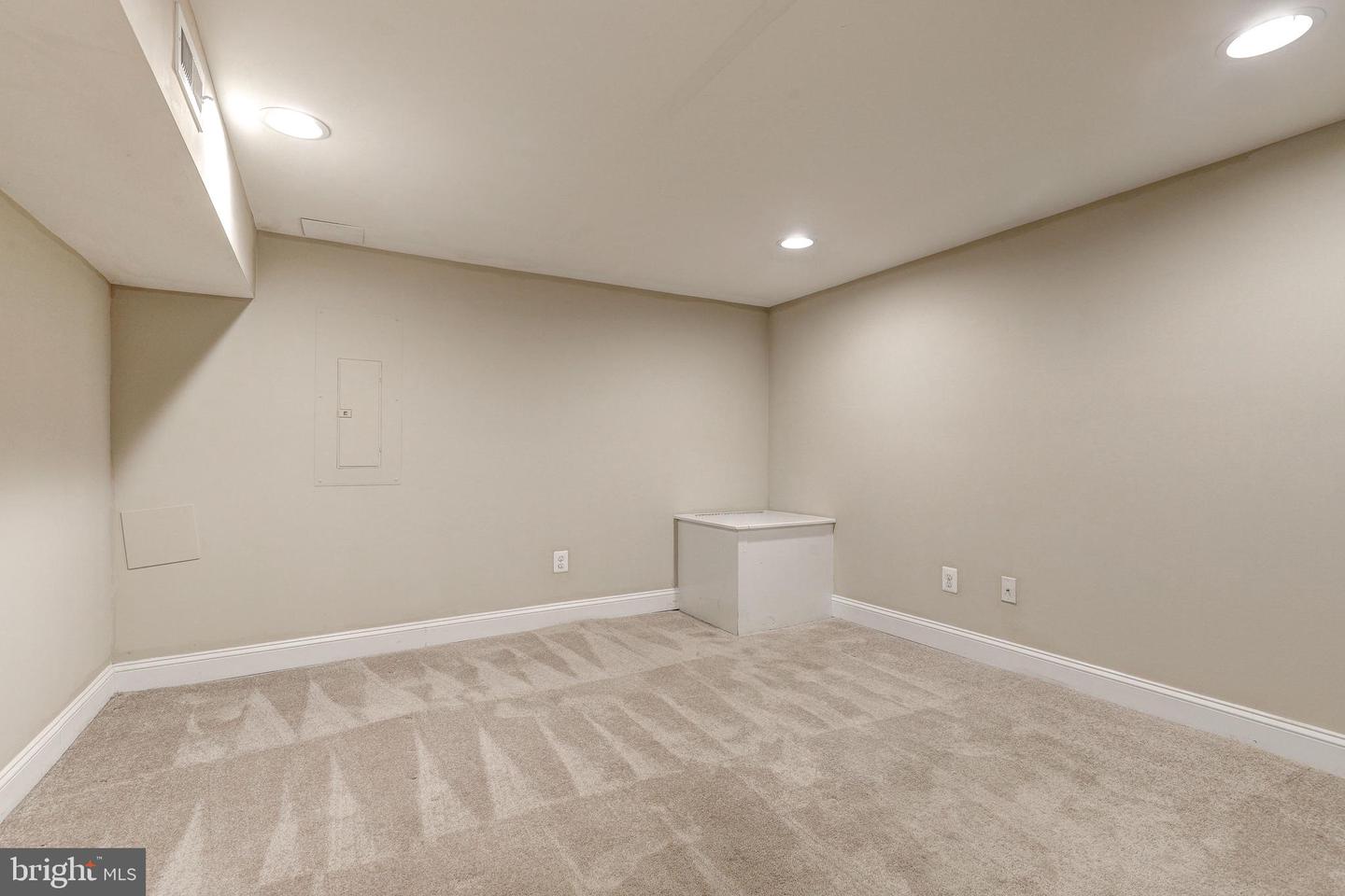 223 S Clinton St Property Photo 34