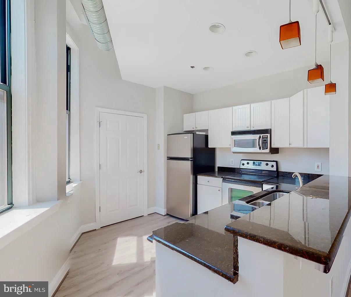 330 N Charles St N #2b Property Photo 1