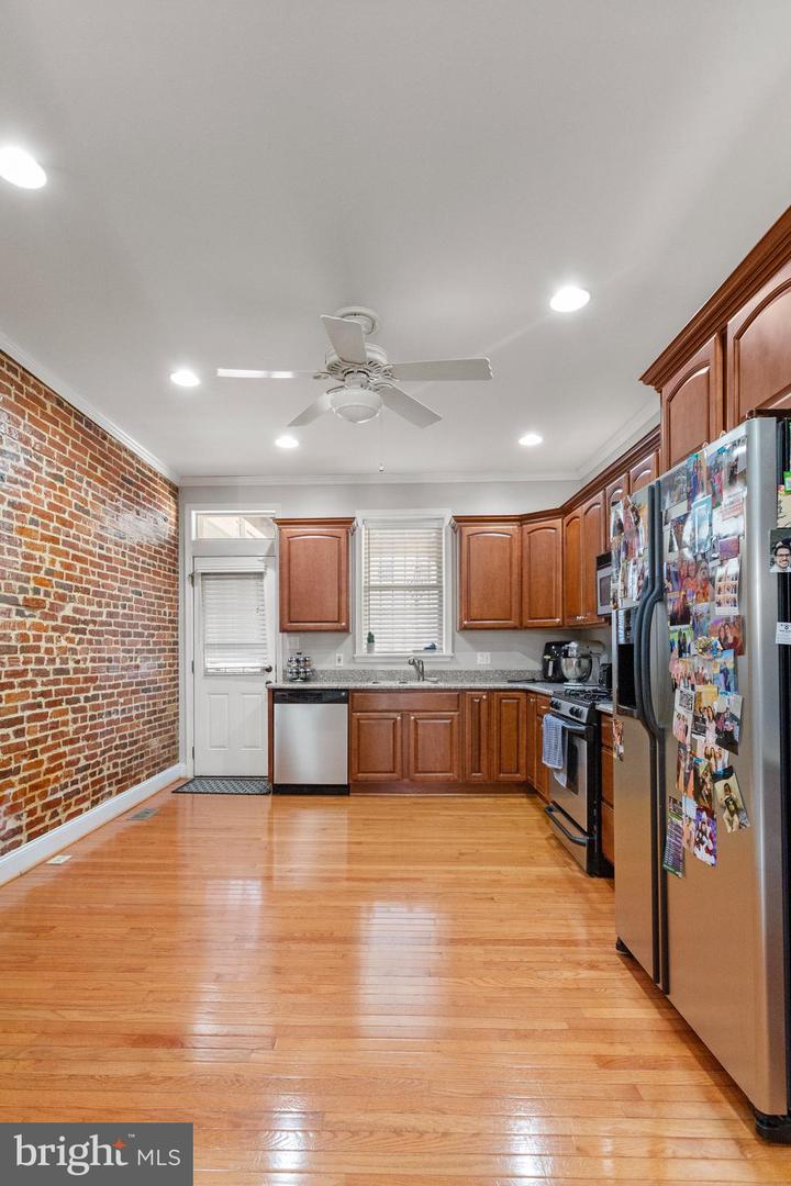 6 Decker Ave Property Photo 8