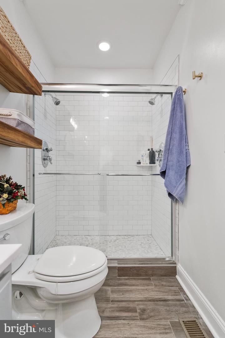 6 Decker Ave Property Photo 17