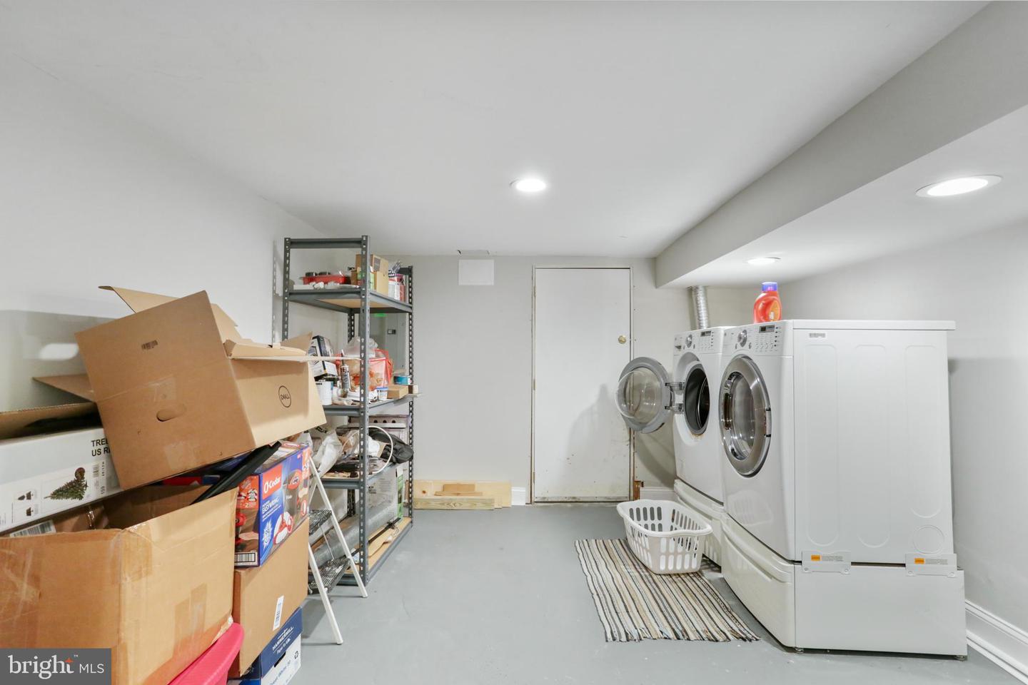 6 Decker Ave Property Photo 24