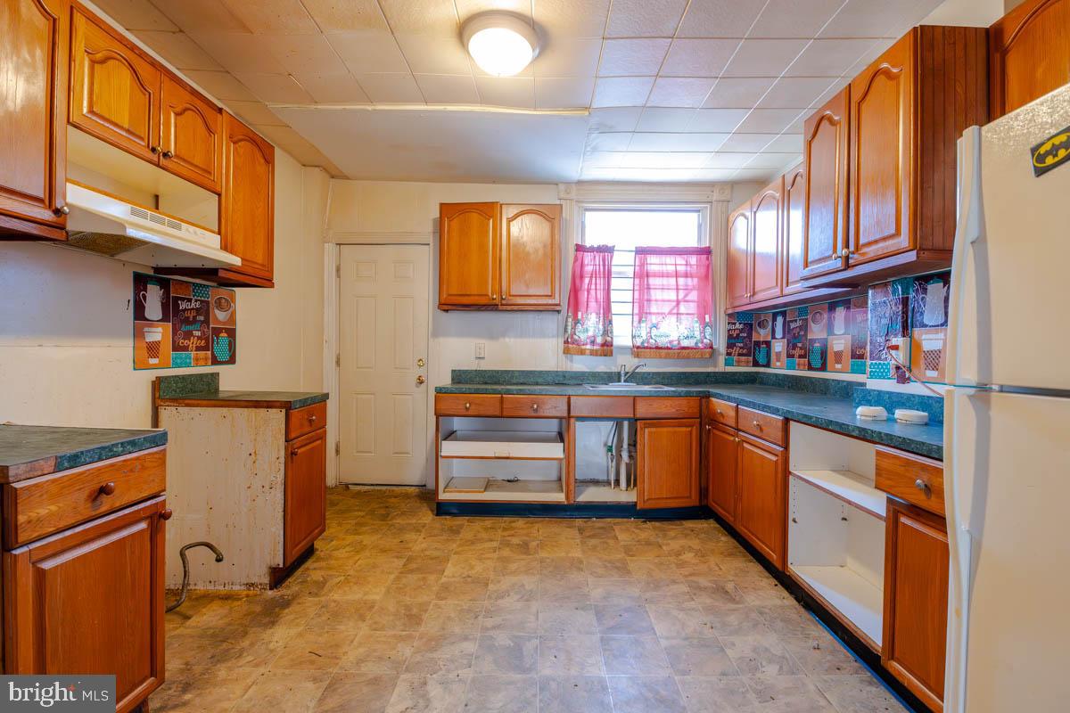 419 Furrow St Property Photo 6