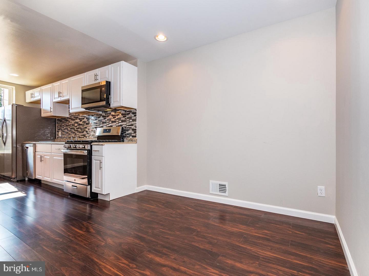 2923 W Lanvale St Property Photo 3