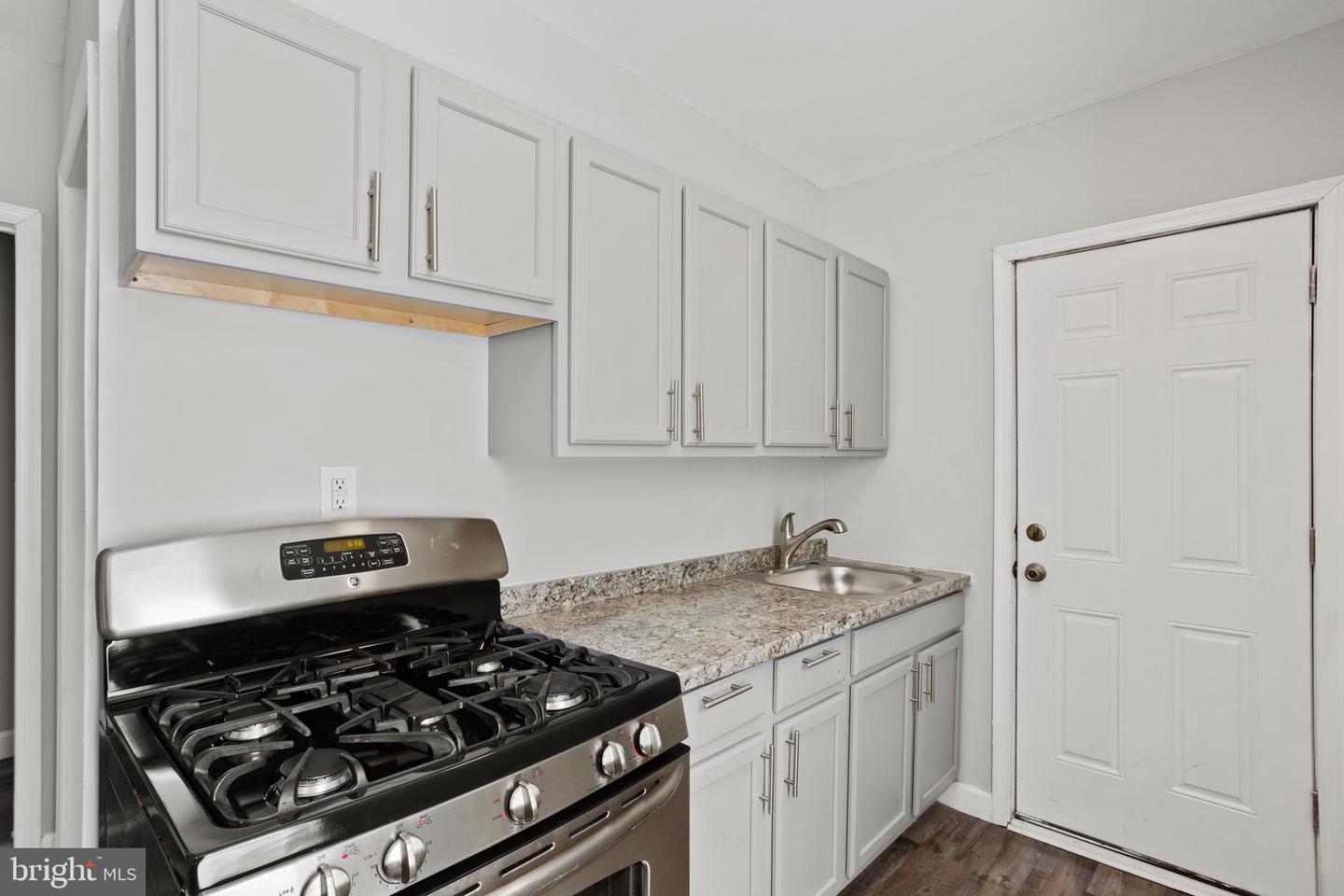 319 S Augusta Ave Property Photo 16