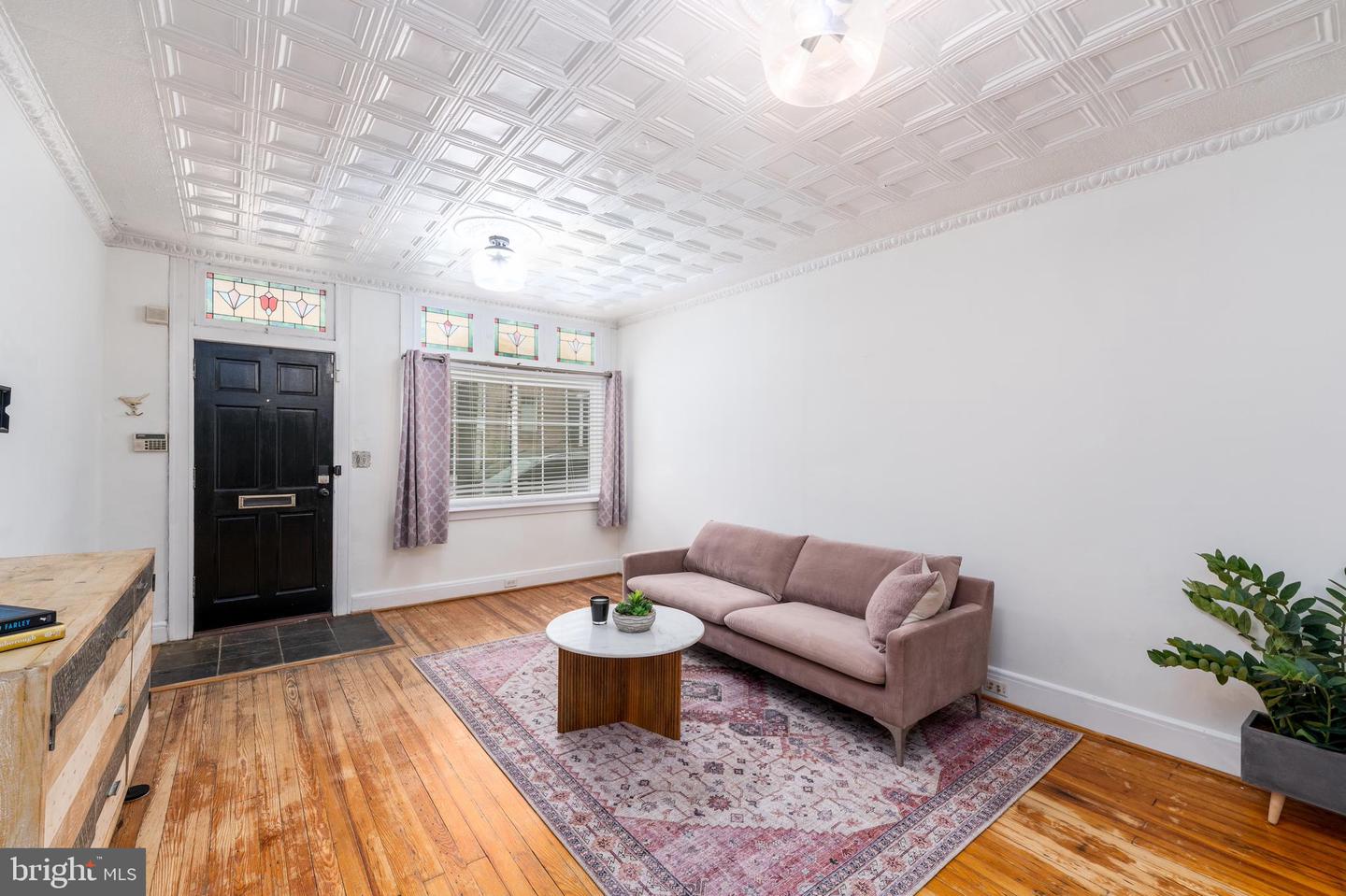 1735 Gough St Property Photo 3