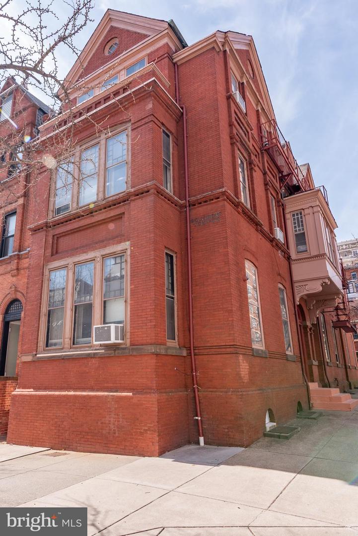107 E Chase St Property Photo 3