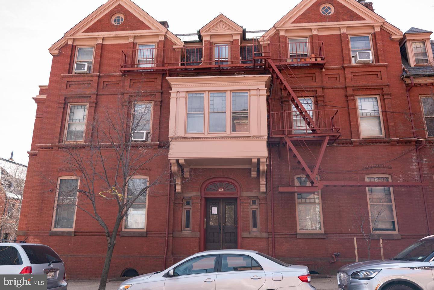 107 E Chase St Property Photo 4
