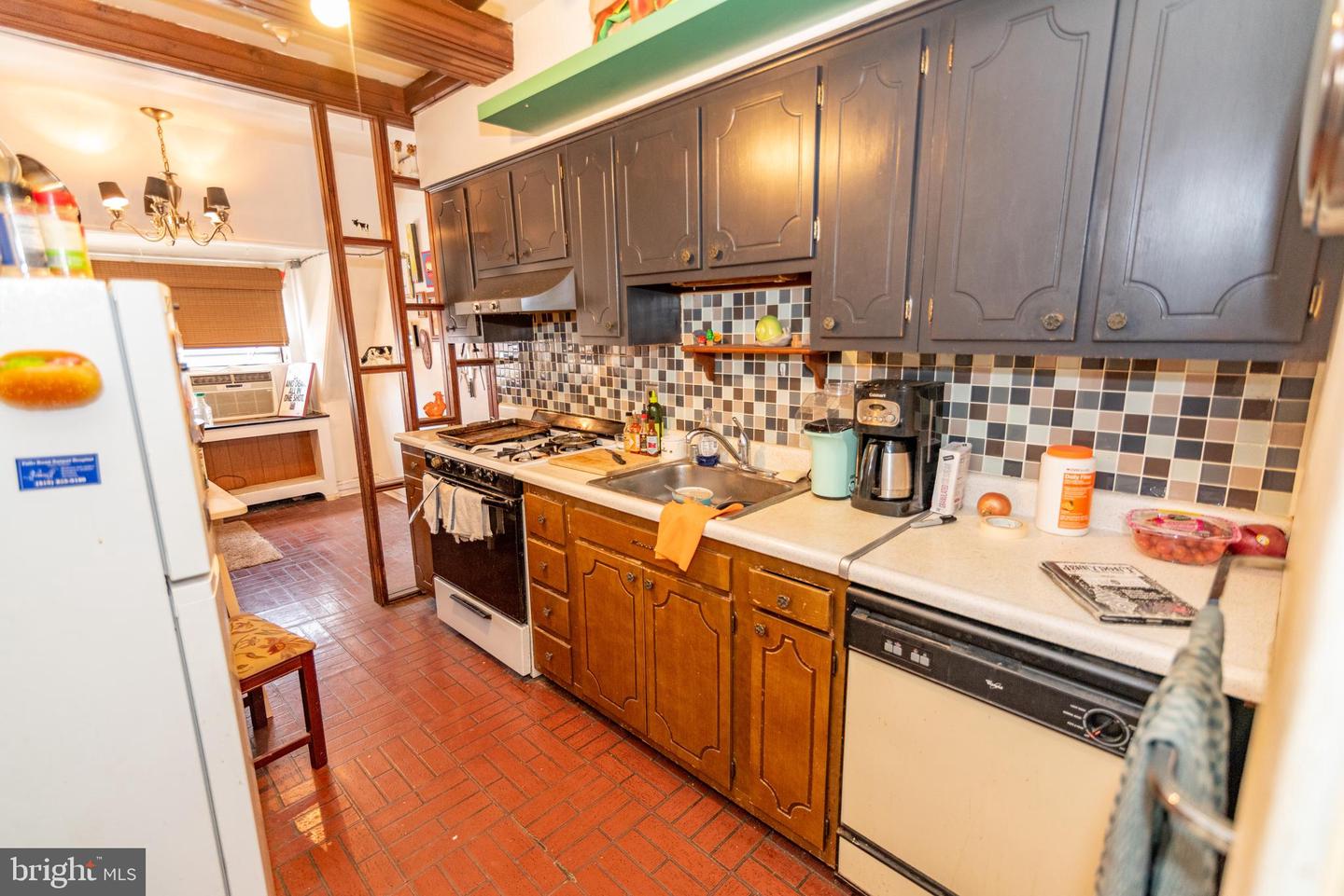 107 E Chase St Property Photo 35