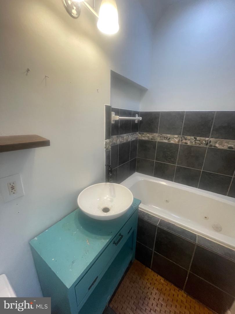 805 Mangold St Property Photo 22