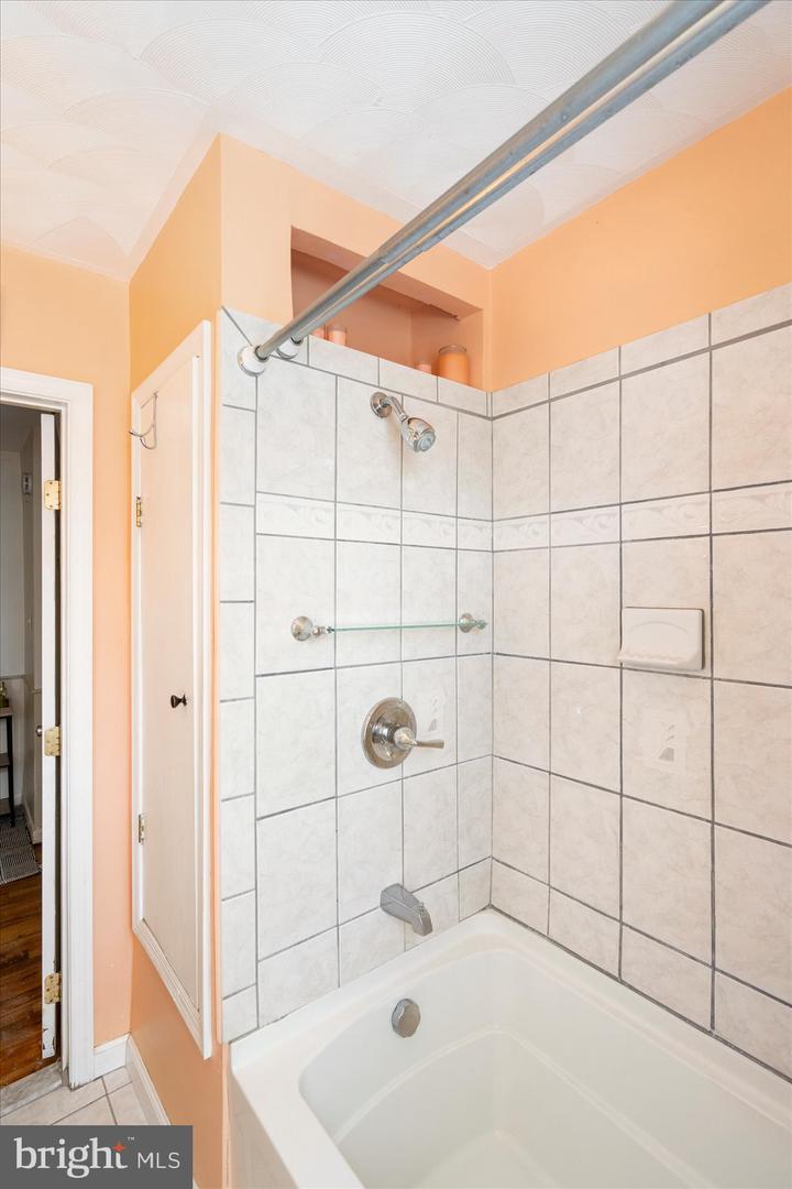 3512 Glenmore Ave Property Photo 25