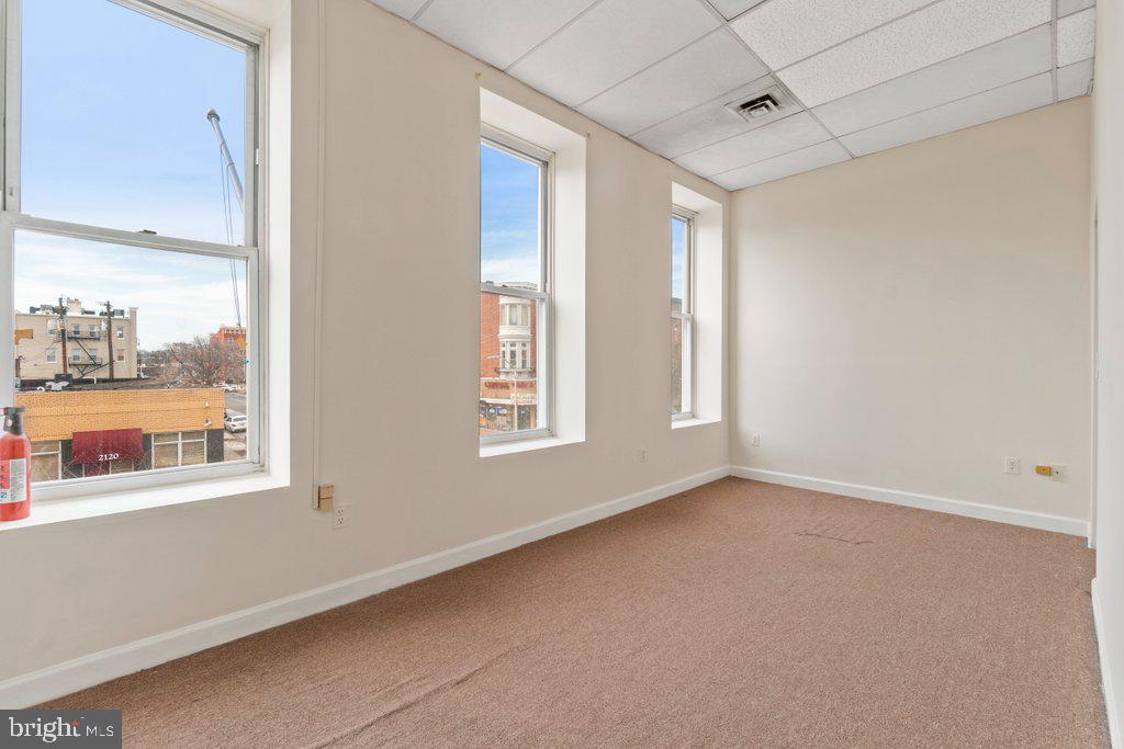 2129 N Charles St Property Photo 10