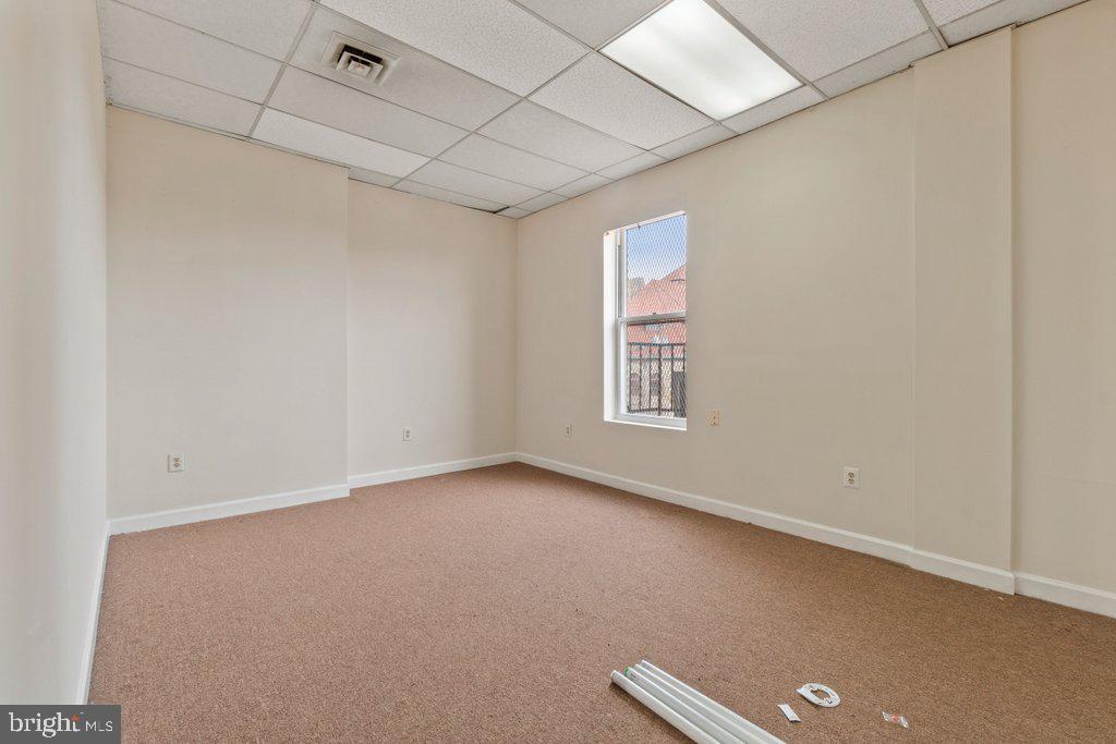 2129 N Charles St Property Photo 15