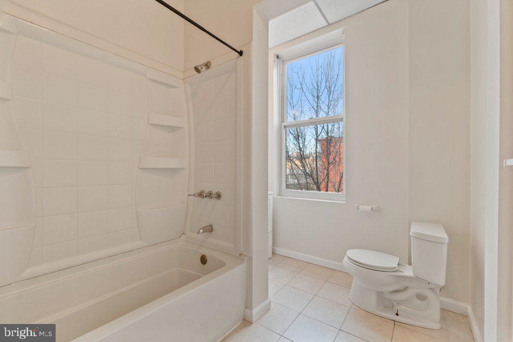 2129 N Charles St Property Photo 18