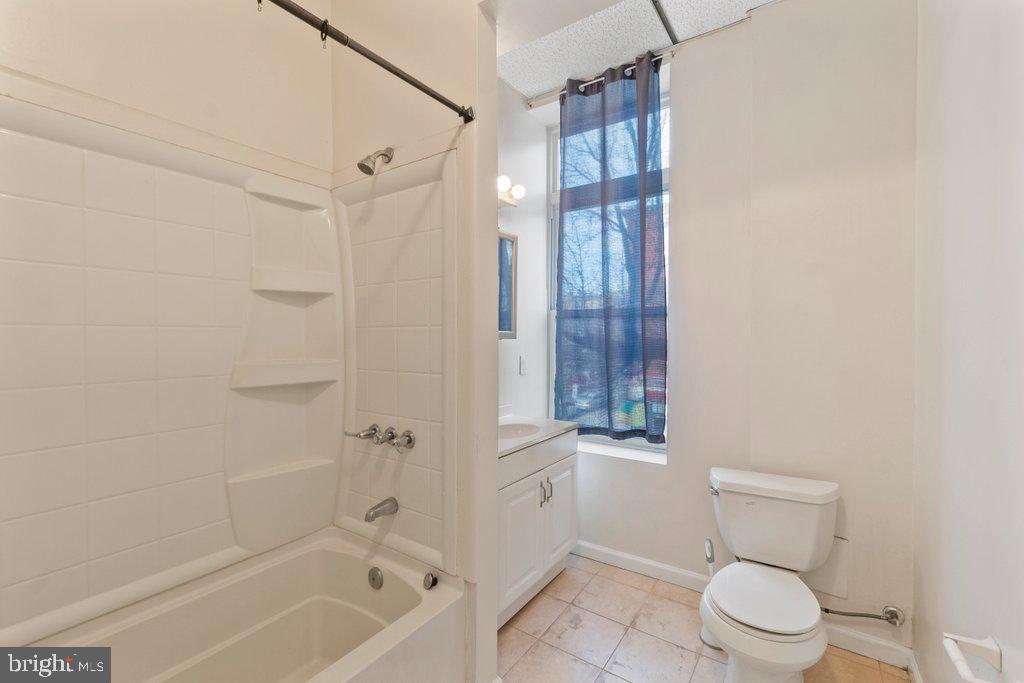2129 N Charles St Property Photo 19
