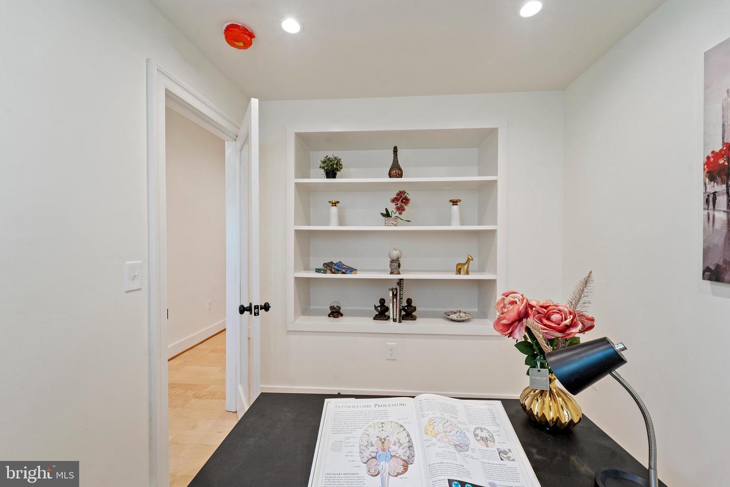 2329 E Madison St Property Photo 17