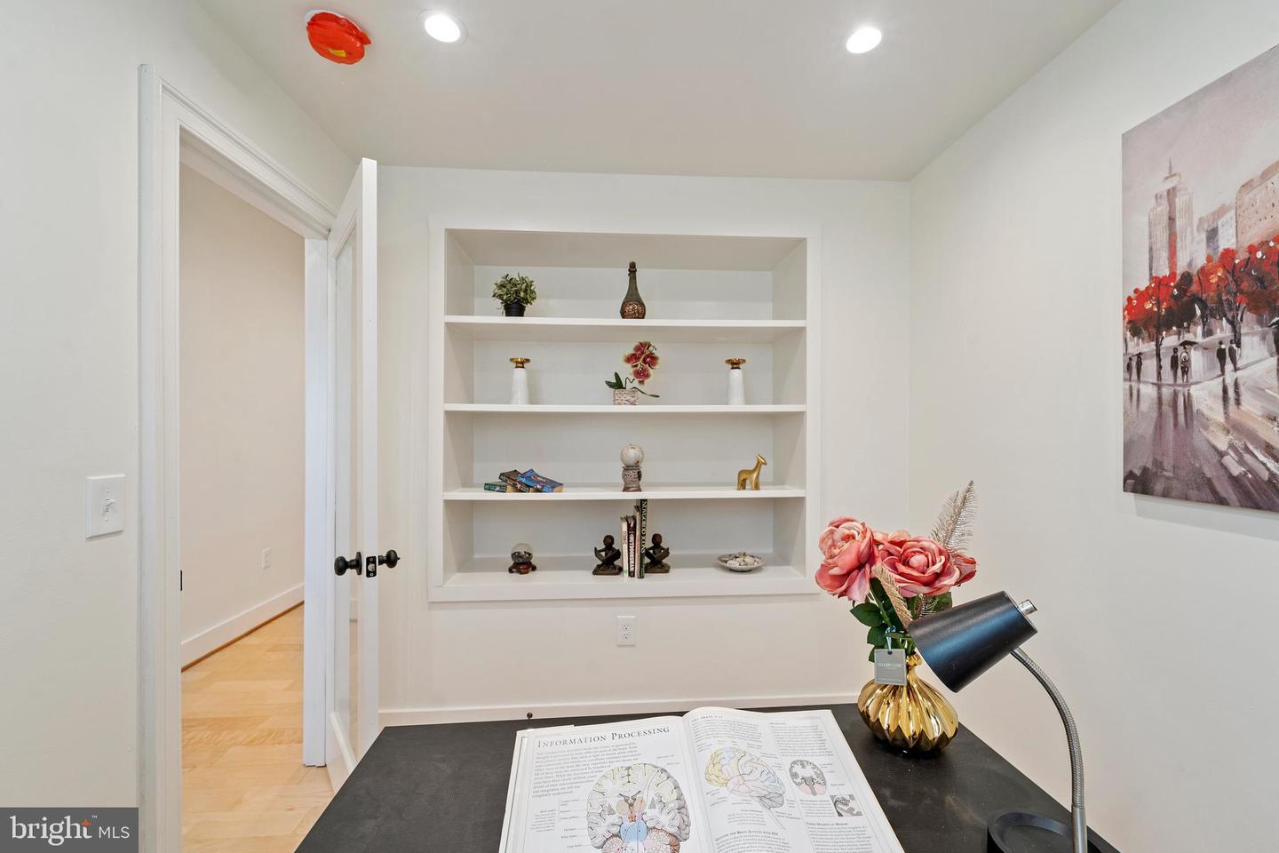 2329 E Madison St Property Photo 18