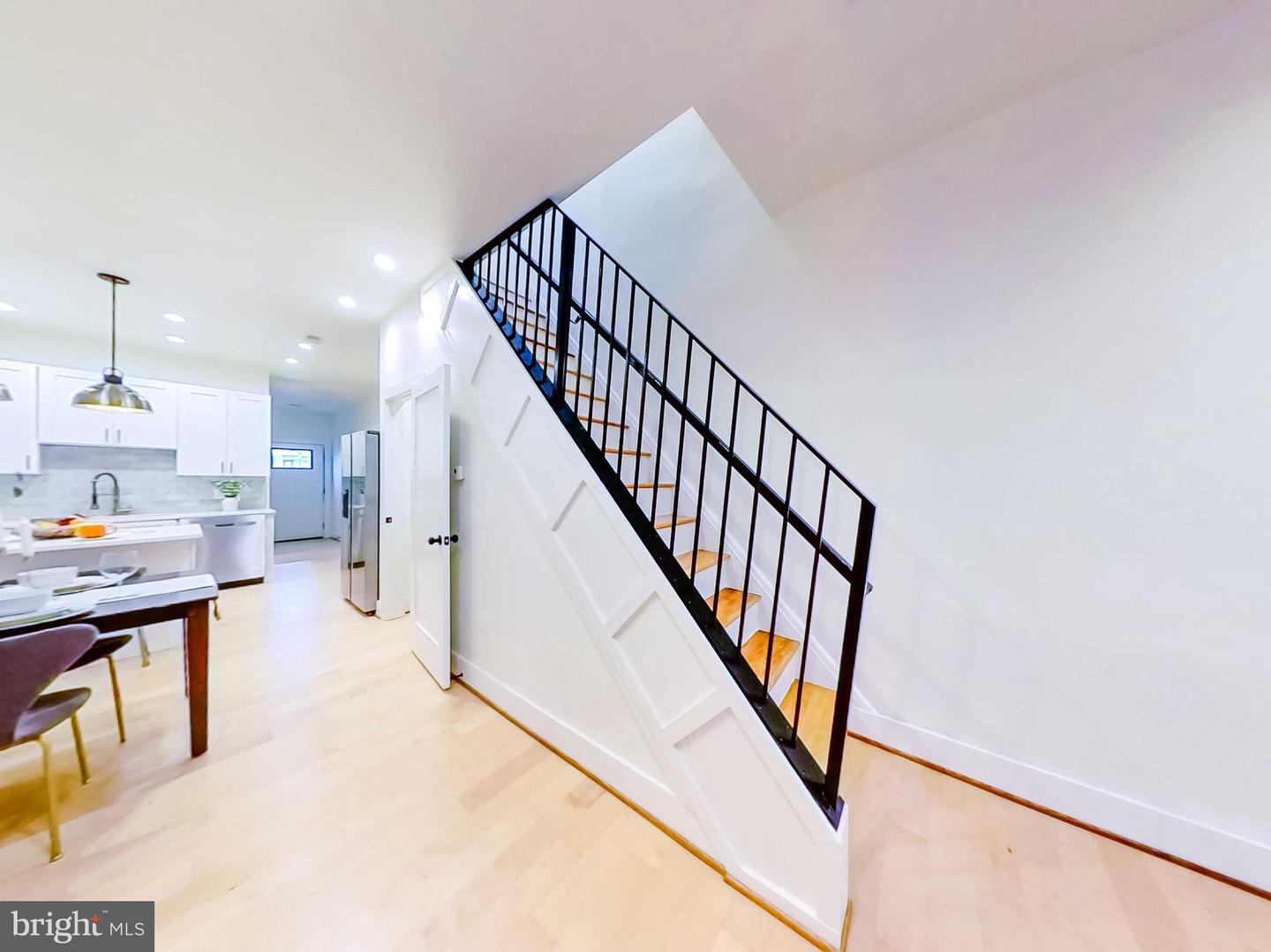 2329 E Madison St Property Photo 19