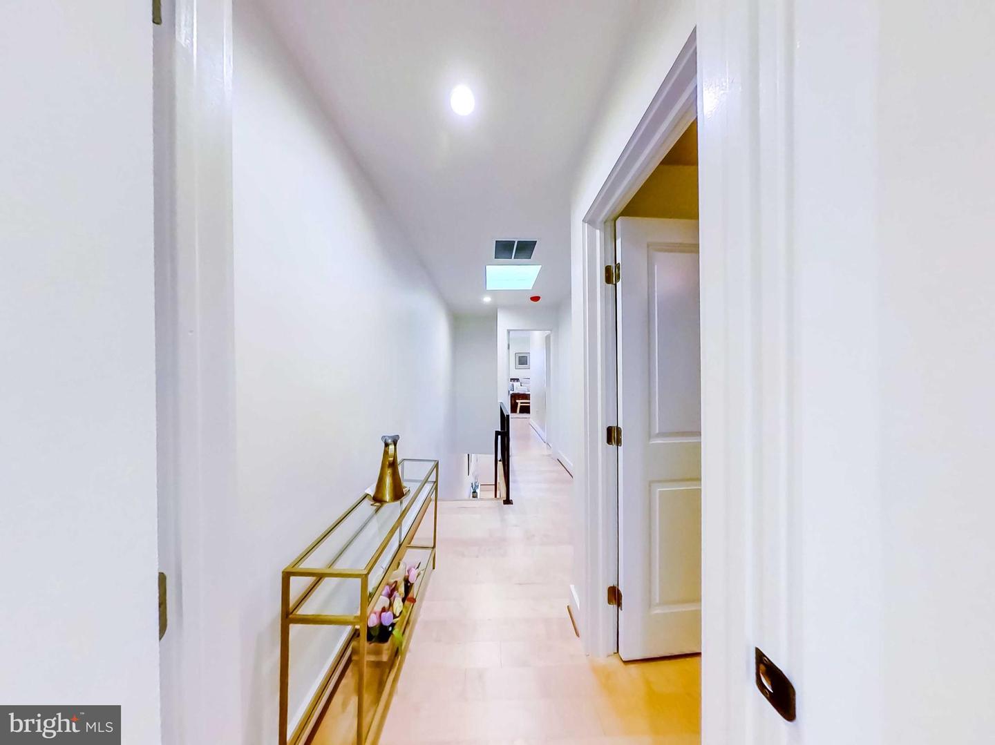 2329 E Madison St Property Photo 21