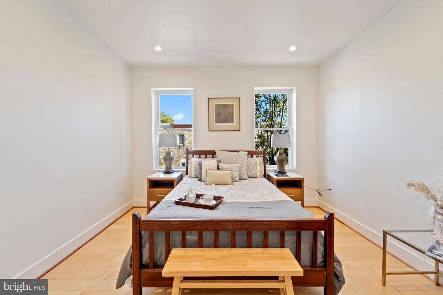 2329 E Madison St Property Photo 29