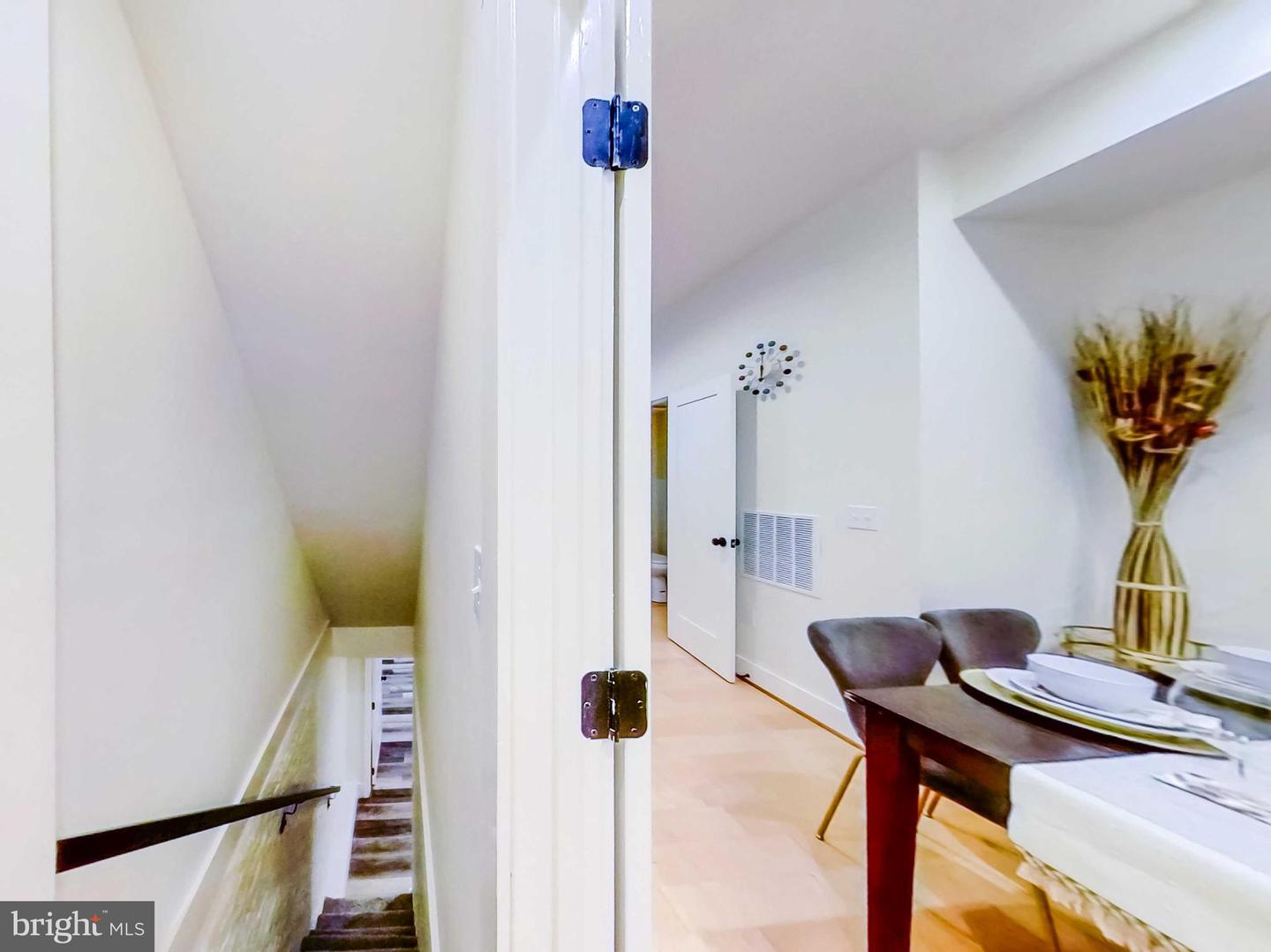 2329 E Madison St Property Photo 33