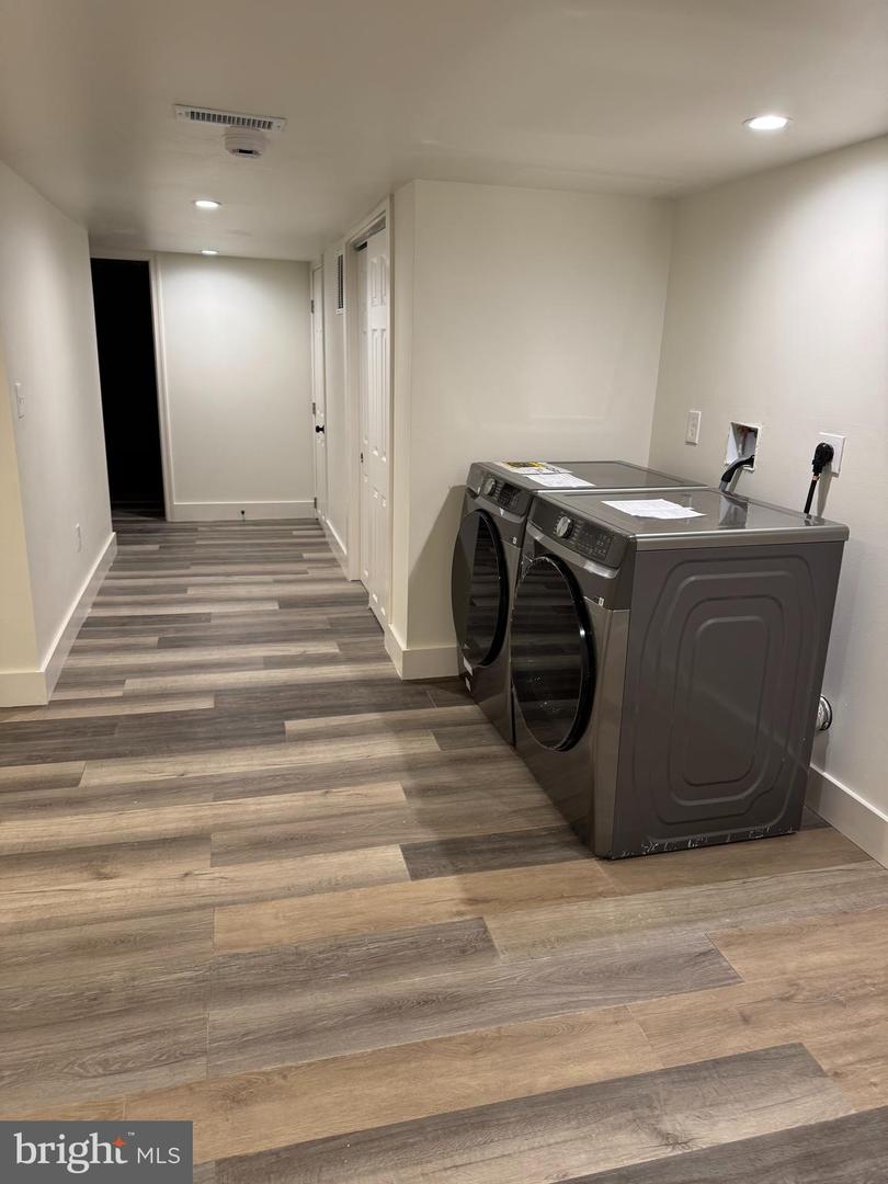 2329 E Madison St Property Photo 41