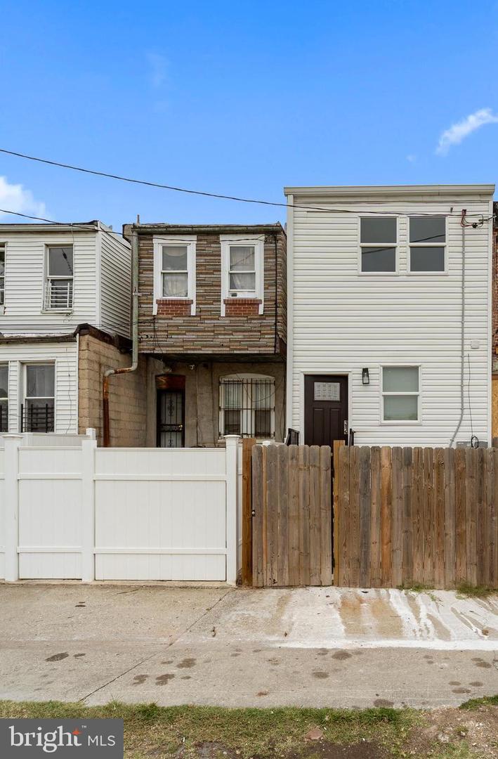 2329 E Madison St Property Photo 46