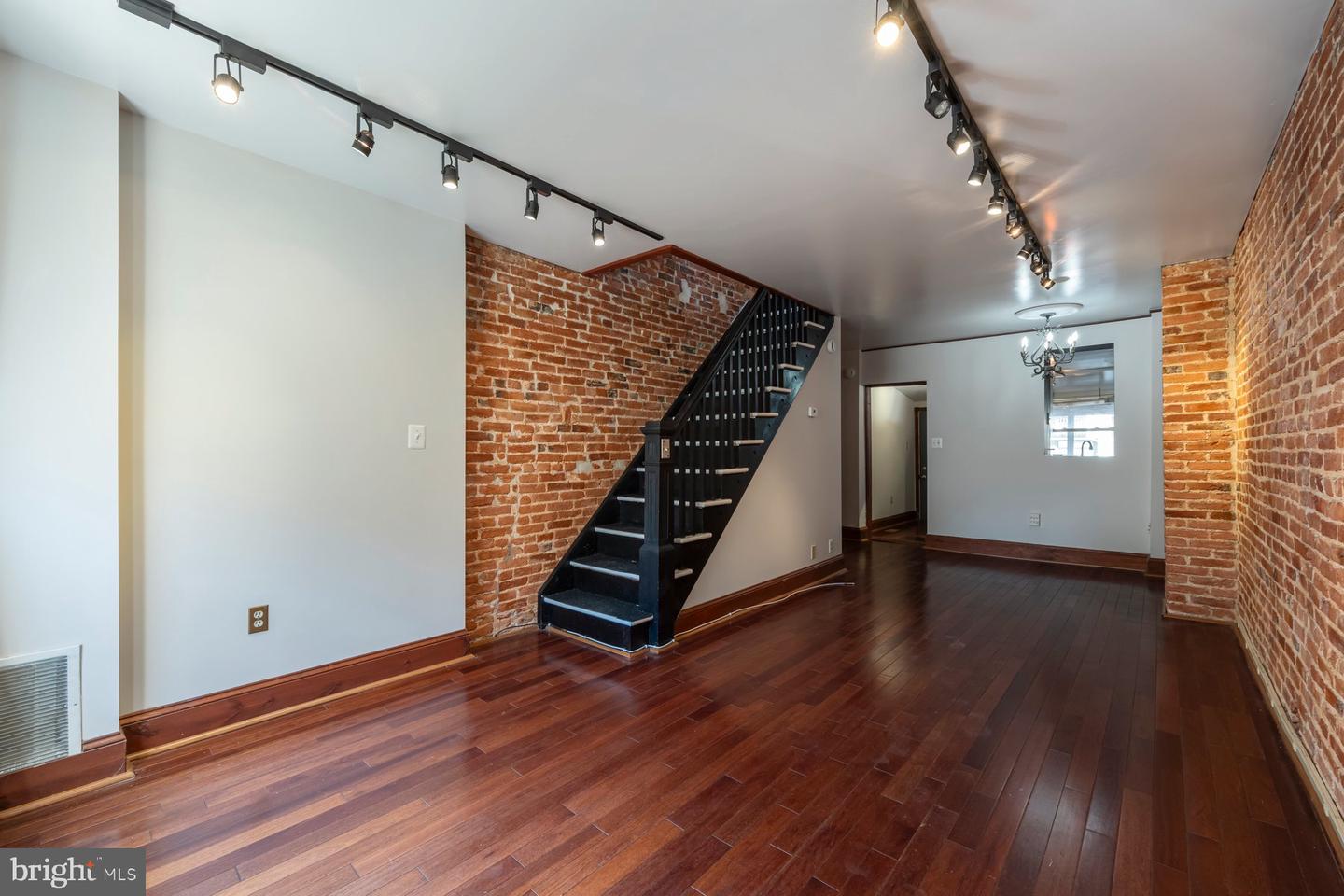 1008 S Curley St Property Photo 5