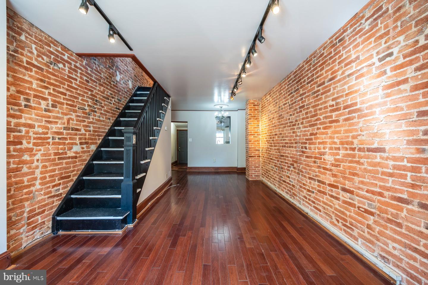 1008 S Curley St Property Photo 6