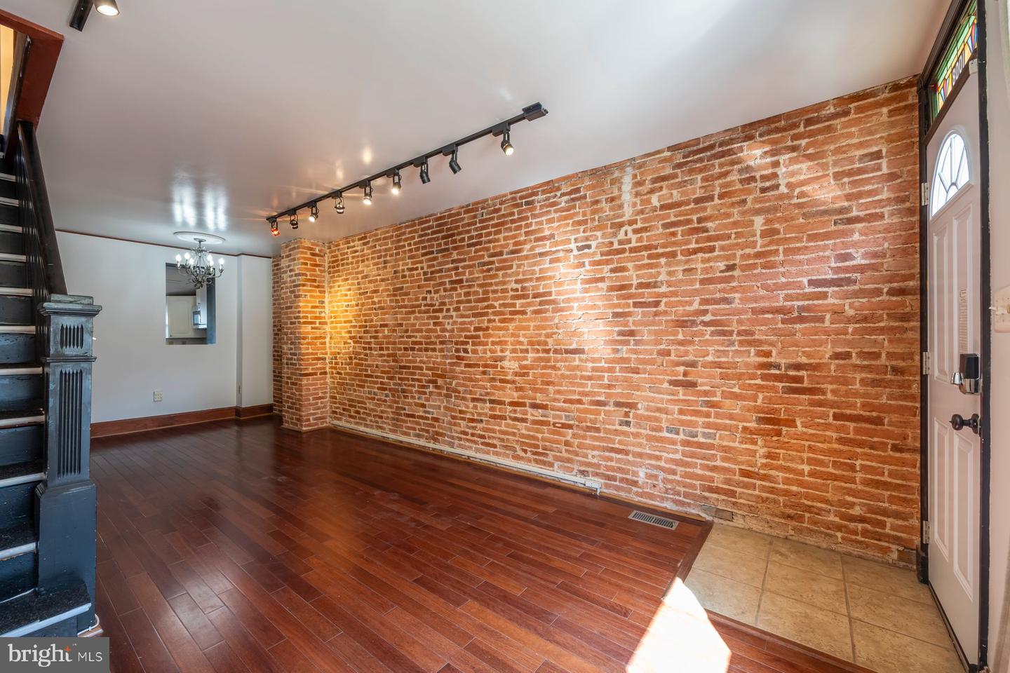 1008 S Curley St Property Photo 8