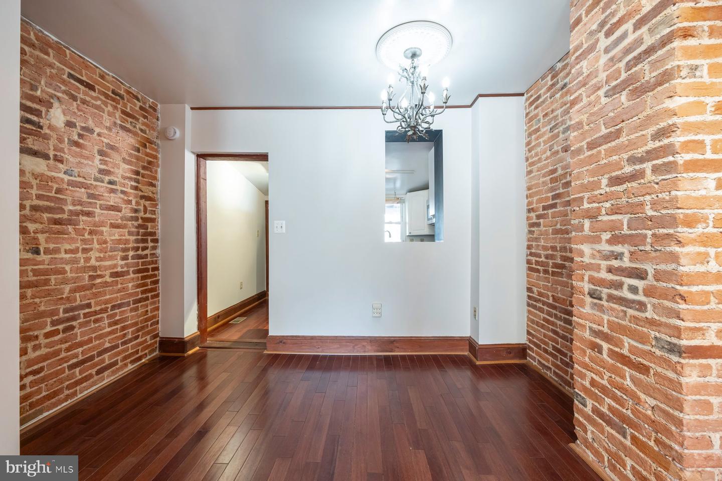1008 S Curley St Property Photo 9