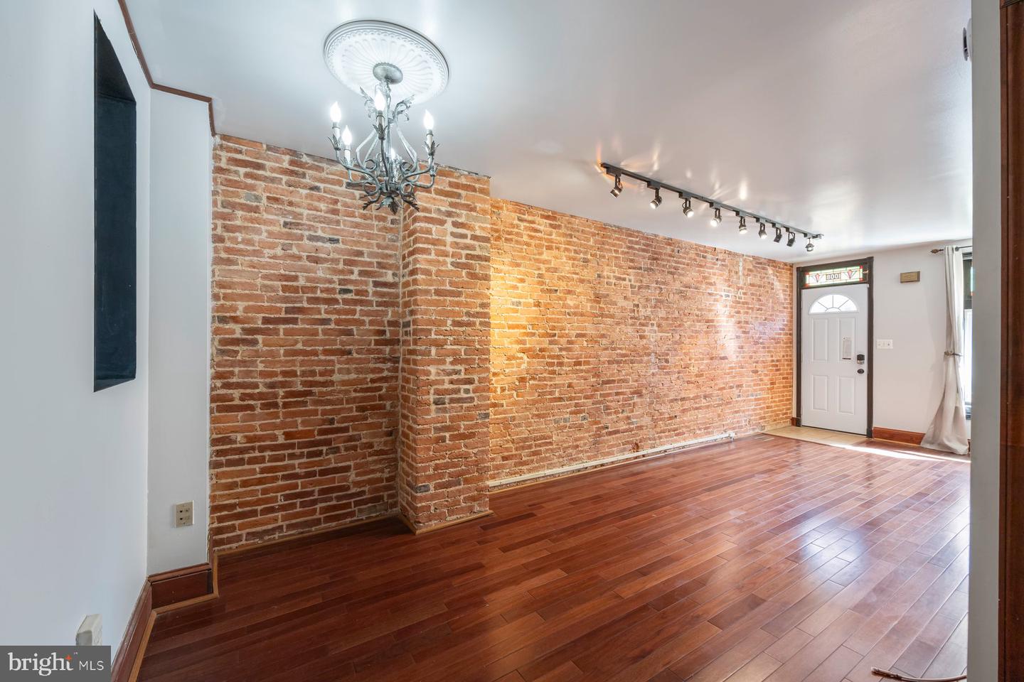1008 S Curley St Property Photo 10