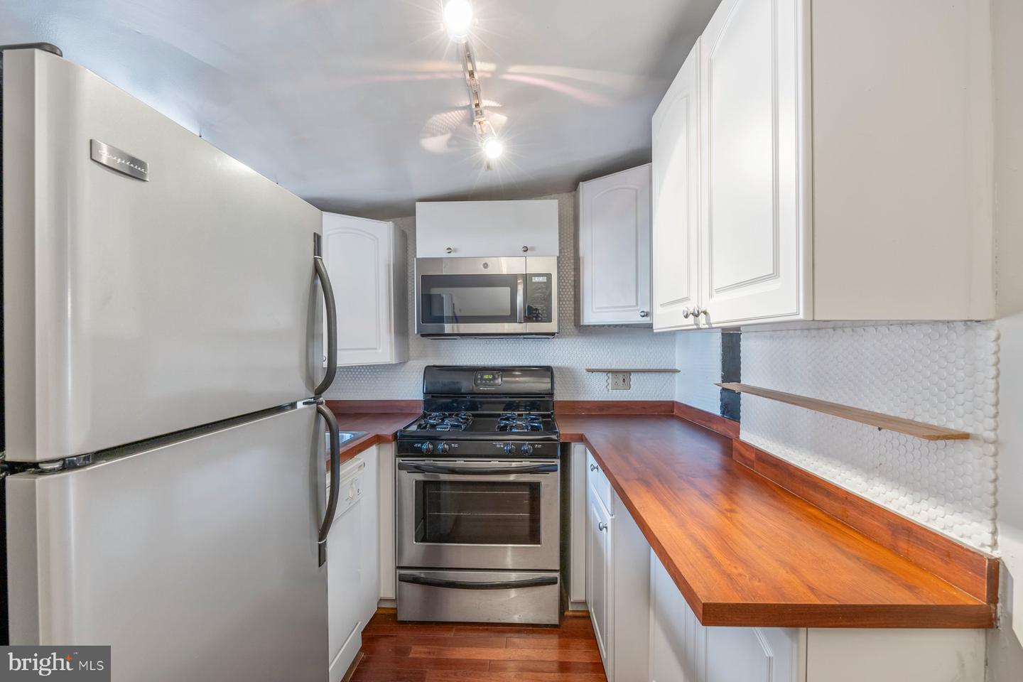 1008 S Curley St Property Photo 11