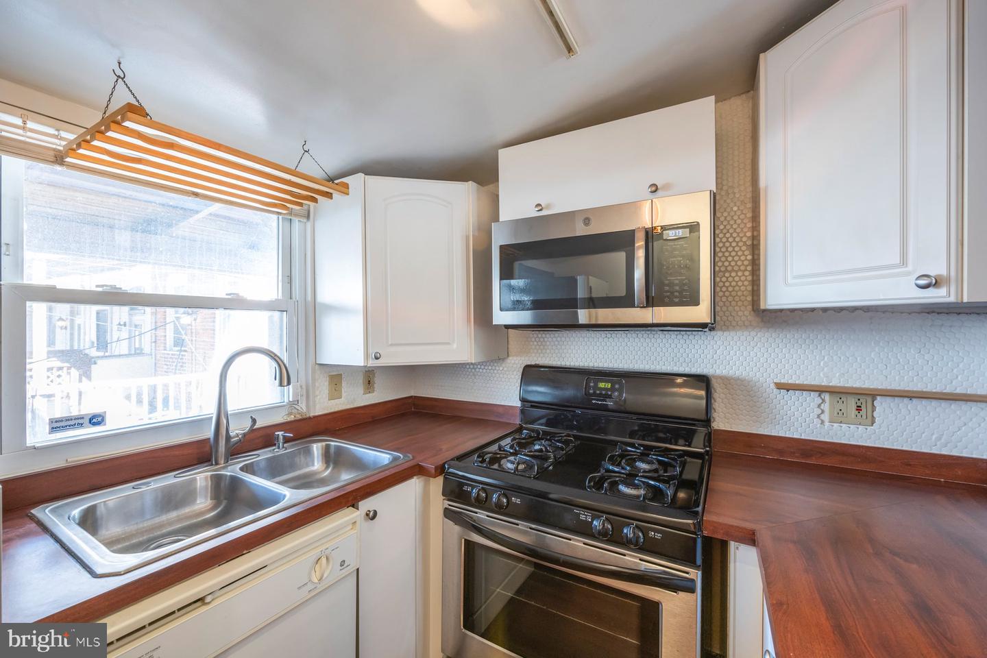 1008 S Curley St Property Photo 12