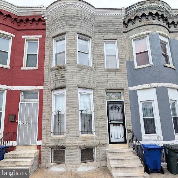 2033 N Fulton Ave Property Photo 1