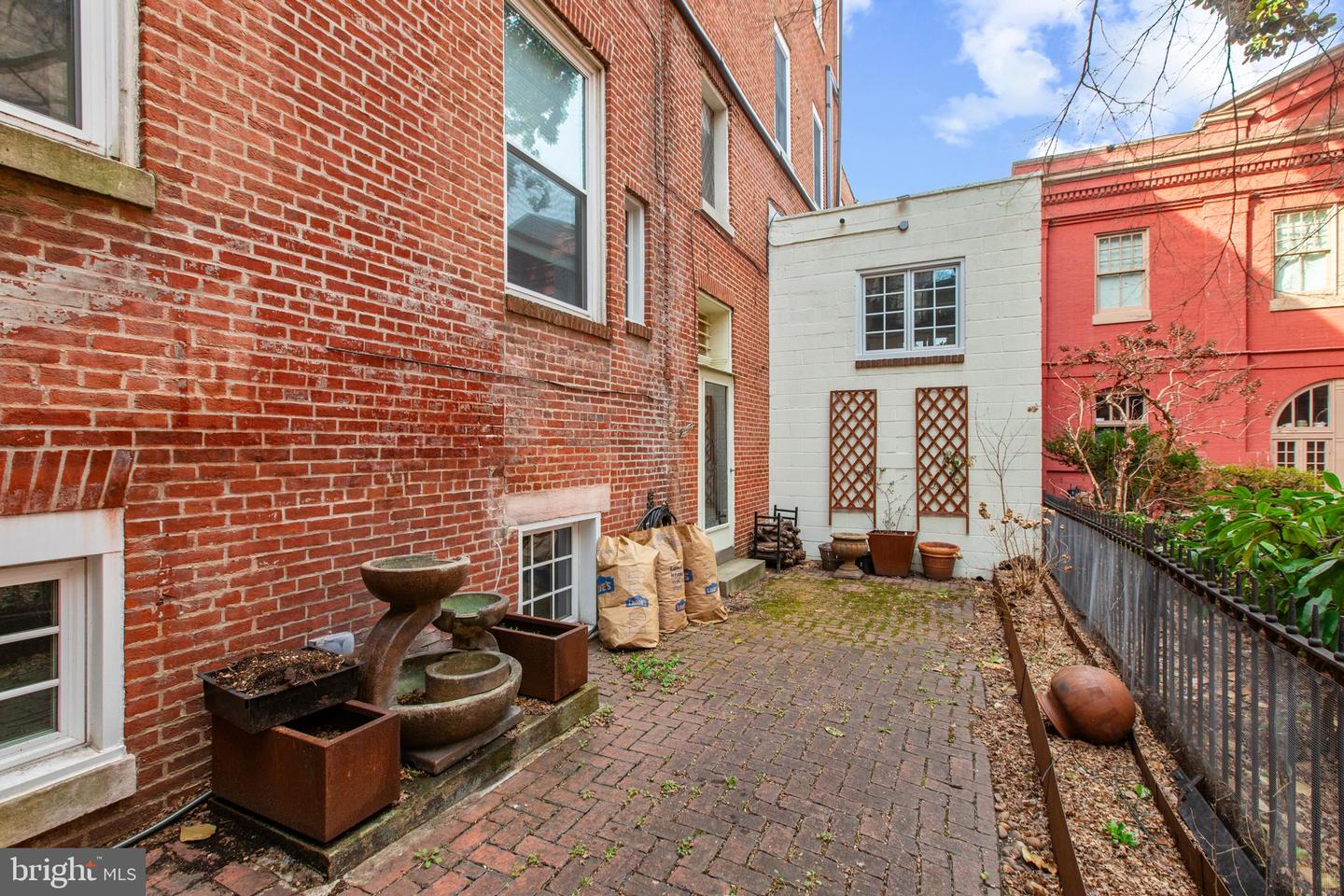 16 W Read St Property Photo 42