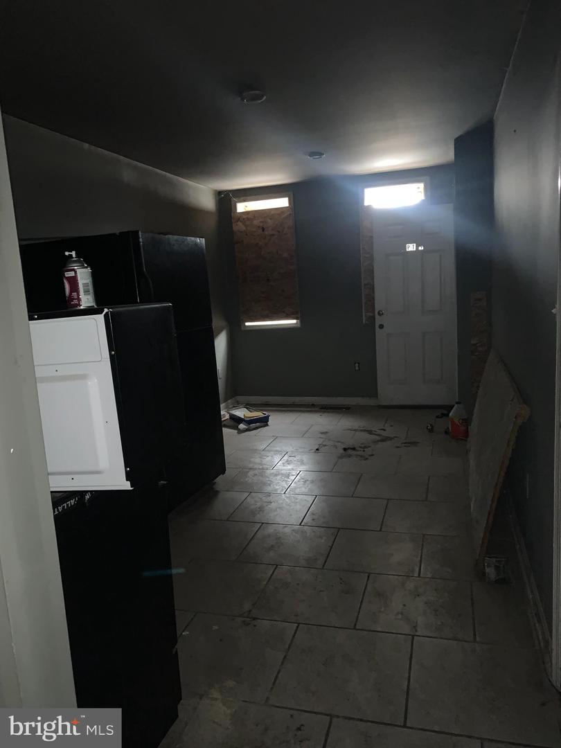 943 N Mount St Property Photo 3