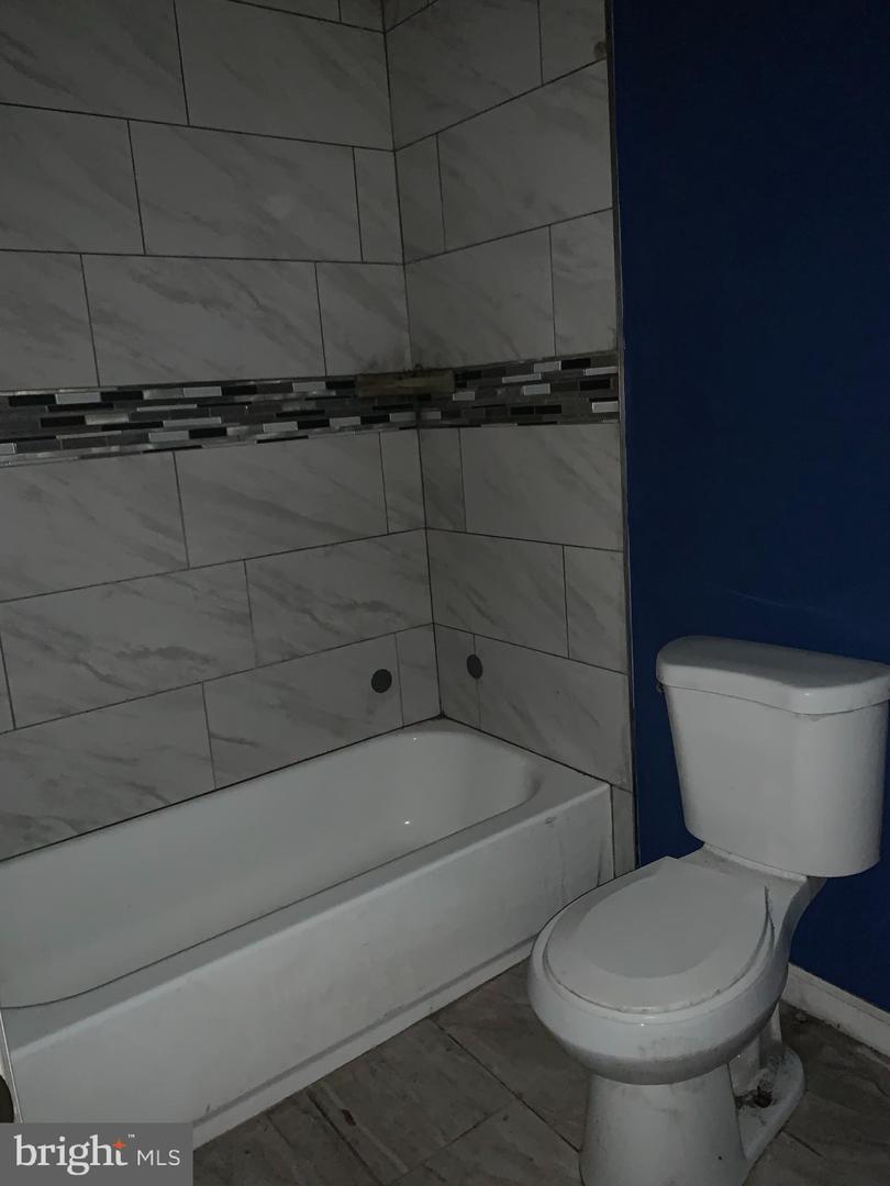 943 N Mount St Property Photo 4