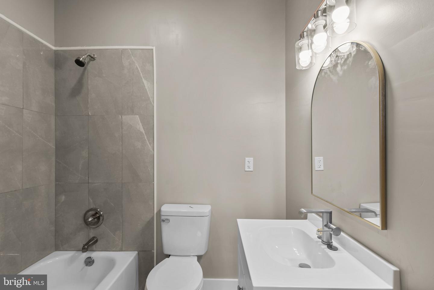 632 N Hilton St Property Photo 24