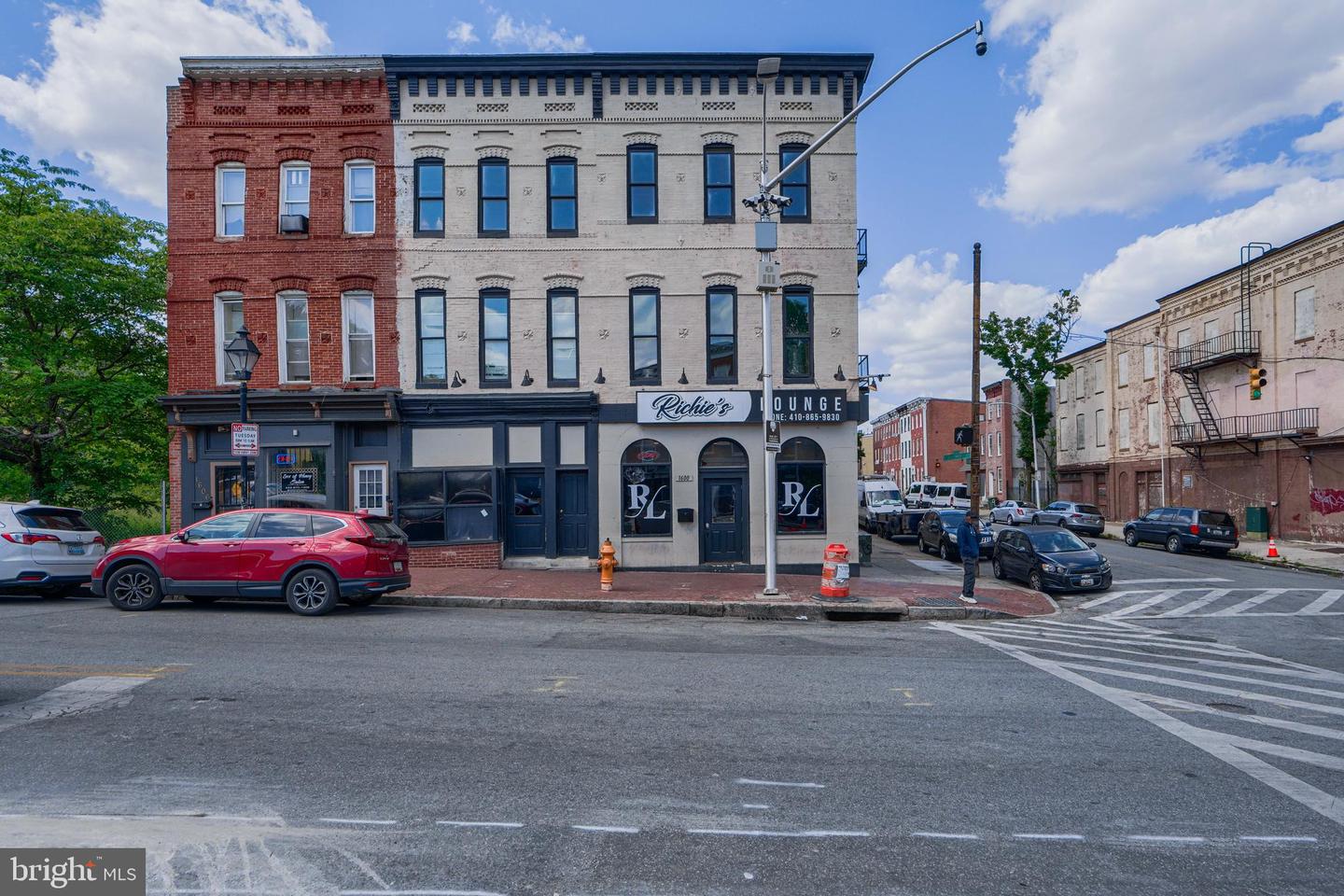 1600 W Baltimore St Property Photo 1