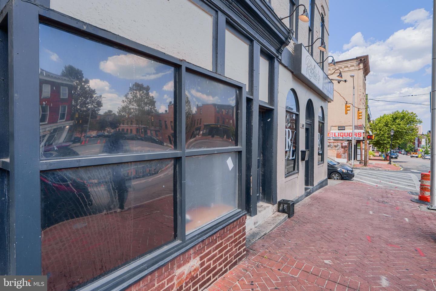1600 W Baltimore St Property Photo 4