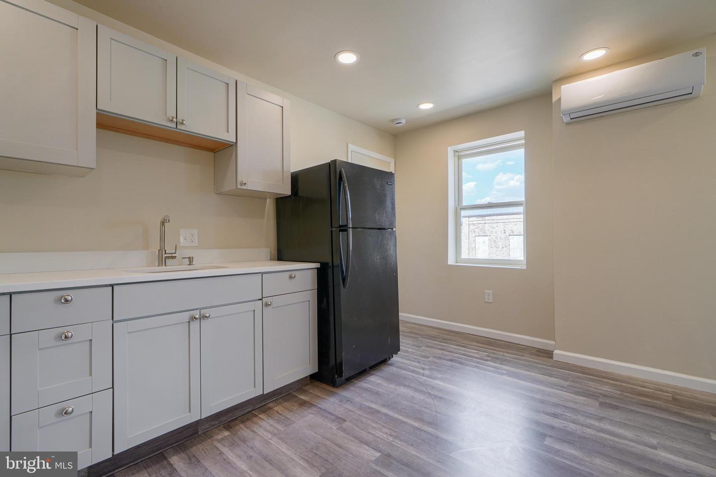 1600 W Baltimore St Property Photo 37