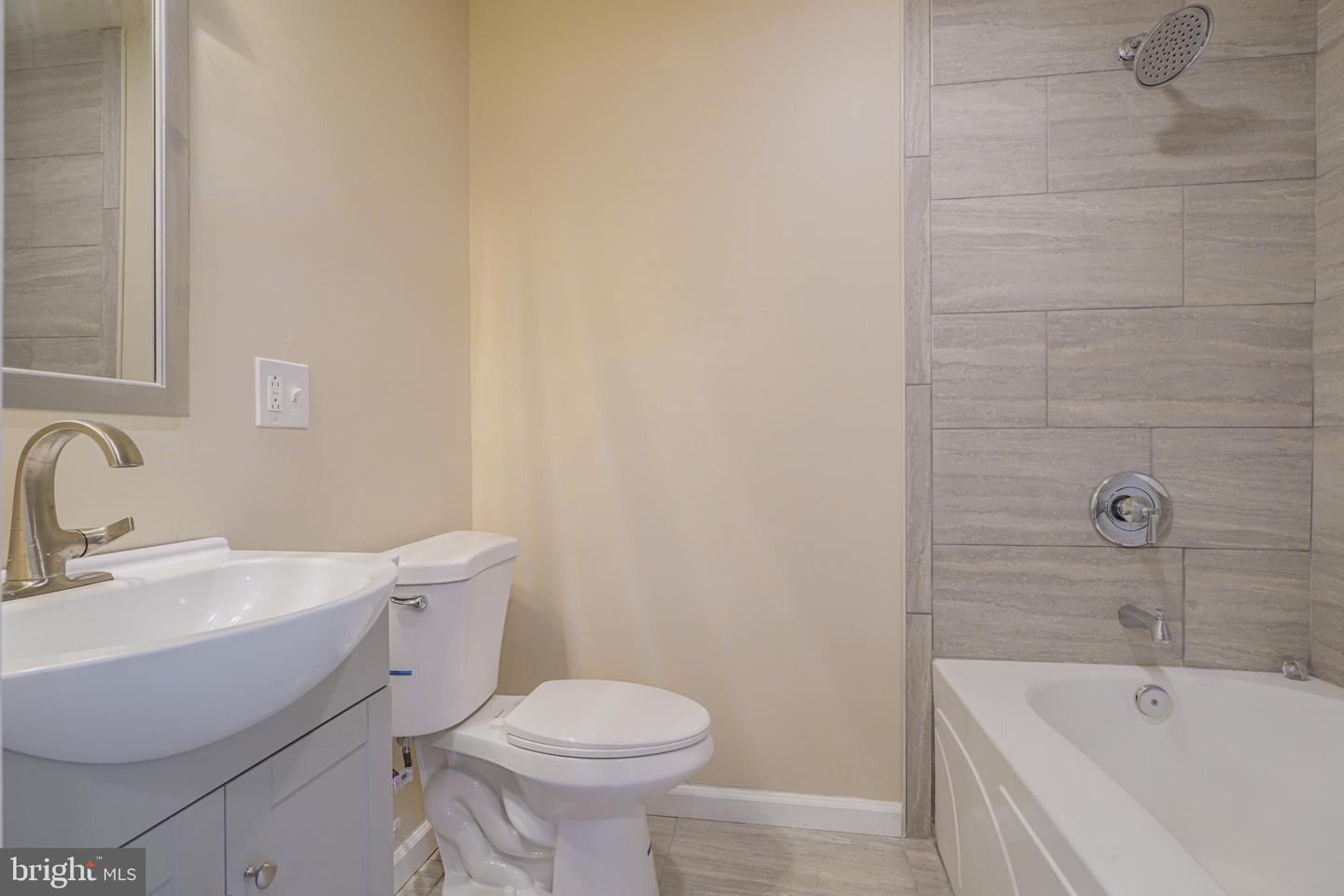 1600 W Baltimore St Property Photo 42