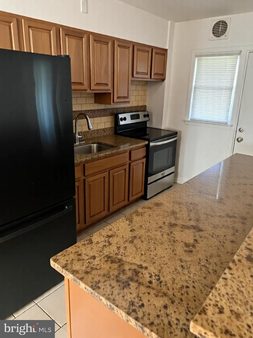 1141 Elbank Ave Property Photo 3